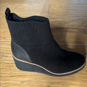 Sofft Black Wedge Shoes with Modern Slip-On Design